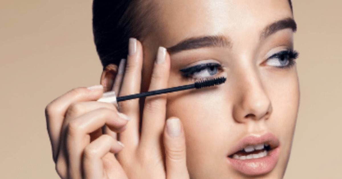 Hoe draag je make-up met contactlenzen?